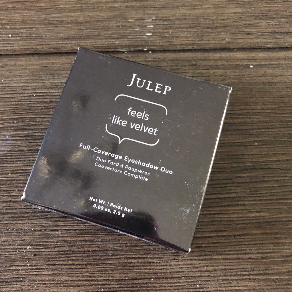 Julep Feels Like Velvet full-coverage eyeshadow duo in colors Moon & Starlight